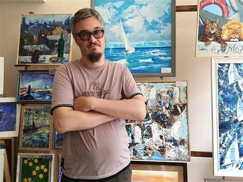 Художник Александр Казанцев из Владивостока создаёт рукописную книгу ...