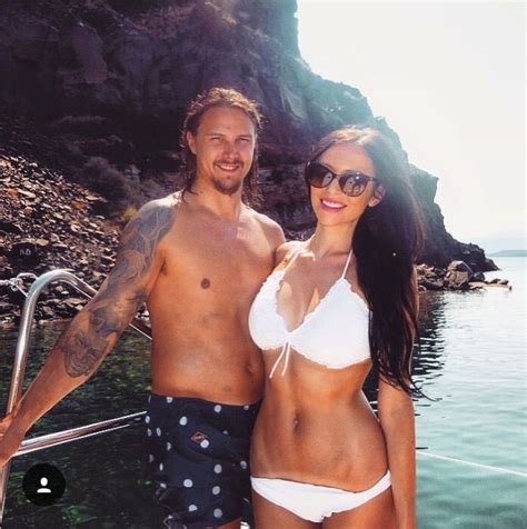 Hot Sexy Melinda Karlsson Bikini Pics