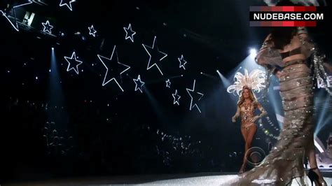 Hot Doutzen Kroes The Victoria S Secret Fashion Show 2012 0 14 NudeBase