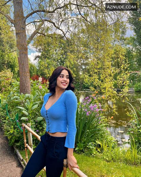 Janhvi Kapoor Hot Pics Collection May Aznude