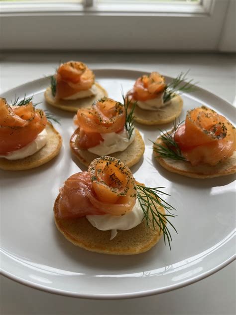 Blini mit graved Lachs Das perfekt Häppchen zu eine Glas Sekt