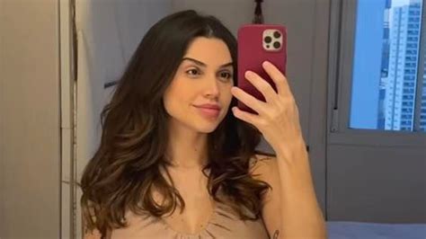 Paula Amorim mostra a barriga sete dias após o parto Tá voltando