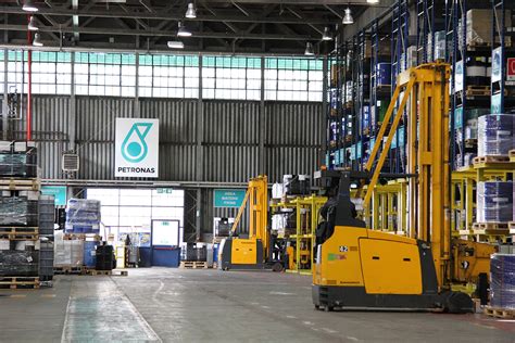 Все о моторном масле Petronas
