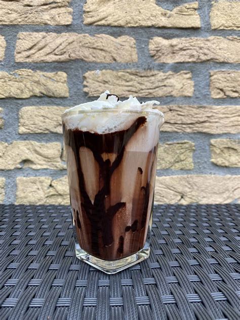 How to Make a Mocha Latte at Home: Easy 5-Minute Recipe