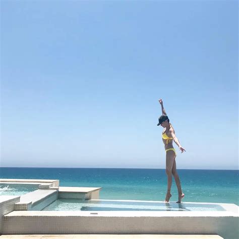 Katie Cassidy In Bikini Scrolller