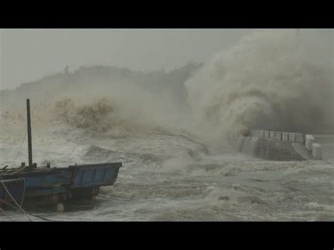 Dangerous Storm Surge, Huge Waves Super Typhoon Usagi Stock Footage ...