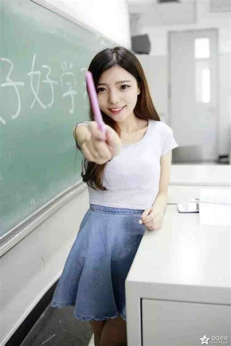 Thầy giáo hot boy cô giáo nữ thần ở Trung Quốc hậu nổi tiếng Người nghỉ việc đi du học người