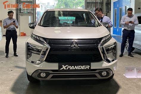 Tin Xe Hot R R Th Ng Tin N Ng V Toyota Innova M I Khi N Mitsubishi Xpander Hoang Mang