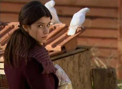 Pin By Emilia On Beren Saat Turkish Women Beautiful Turkish Beauty