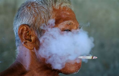 indonesia  smoking  widespread   tough restrictions