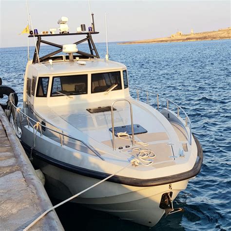 Mini Sbarco Di Migranti A Lampedusa Soccorsi Tunisini Su Un Gommone