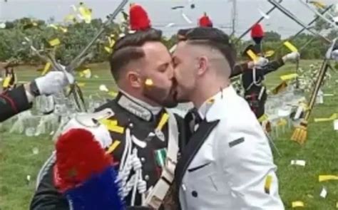 Por Primera Vez En La Historia De Italia Pareja Gay Se Cas Usando Uniforme Militar Fuentes