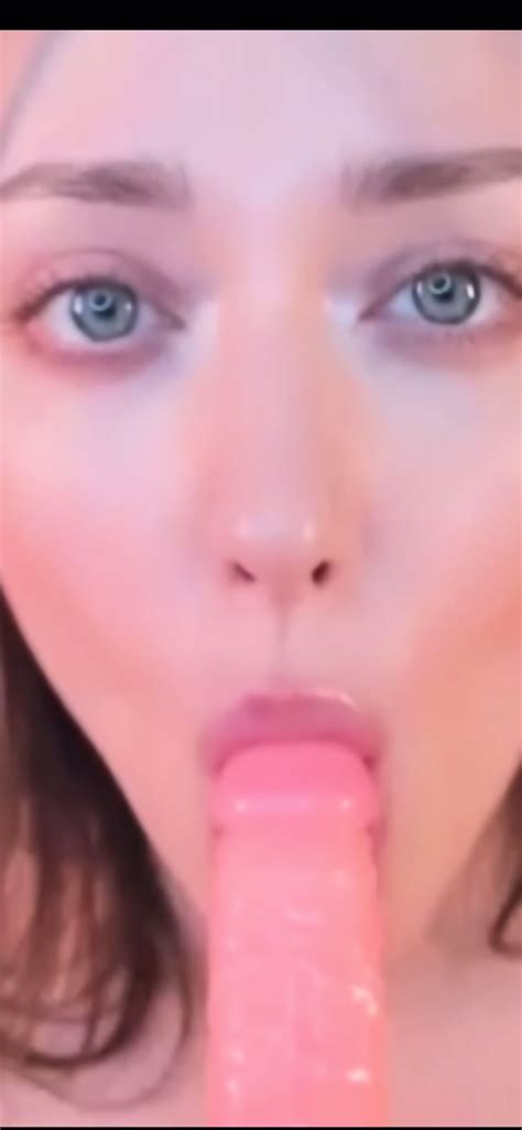 Uwuxo Webcam Dildo Blowjob