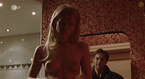 Naked Eva Habermann In Rotlicht In Der H Hle Des L Wen