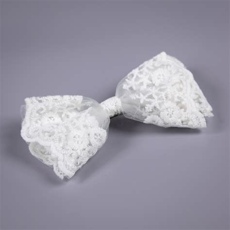 Smuk og enkel blonde sløjfe til håret super klassisk med et twist