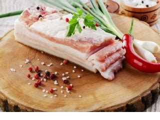 Сало свиняче домашнє у вакуумній упаковці / Сало свиное домашнее в ...