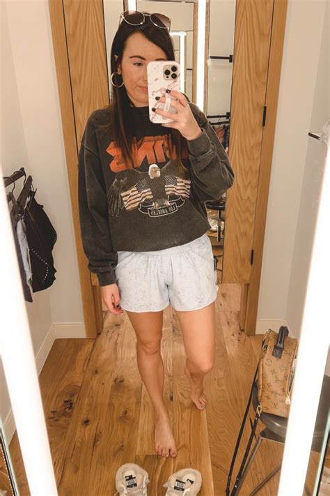 Lululemon Hotty Hot Shorts Review