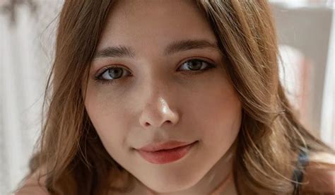 Mila Azul Instagram Biography