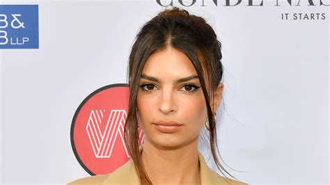 Emily Ratajkowski affriolante en bikini Son déhanché enflamme la Toile