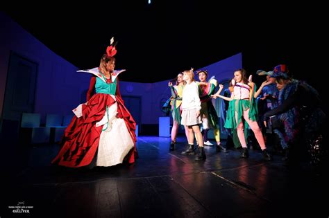 Teatrul Pentru Copii Si Tineret Gulliver Alice In Wonderworld