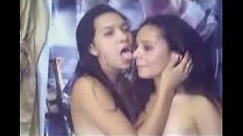 Dos lesbianas tailandesas aficionados lamiendo entre sí XVIDEOS