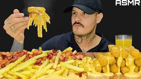 207 ASMR COMENDO BATATA FRITA CHEDDAR BACON E NUGGETS MUKBANG