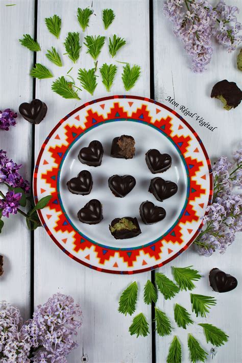 Chocolats printaniers aux plantes sauvages : lilas-lavande et pousses