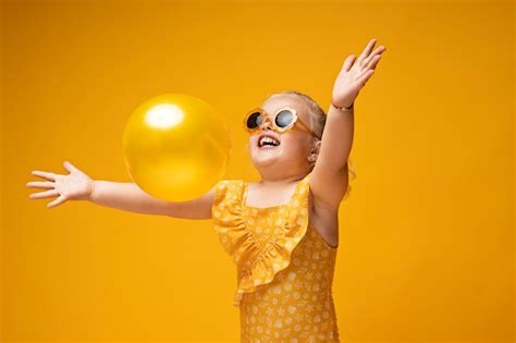 Śliczna dziewczyna w bikini Darmowe zdjęcie