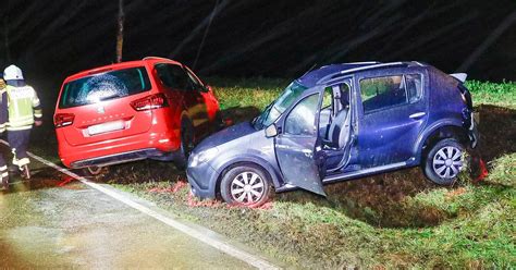 Frontal Crash Bei Pforzheim Dacia Fahrerin Will Wildem Tier Ausweichen