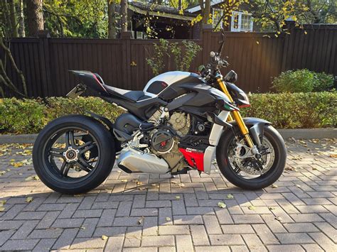 Купить б у Ducati Streetfighter V4 инжектор 6 передач в Москве чёрный naked bike 2024 года по