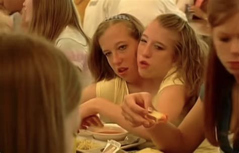 The Unique Ways Conjoined Twins Abby And Brittany Hensel Drive Eat