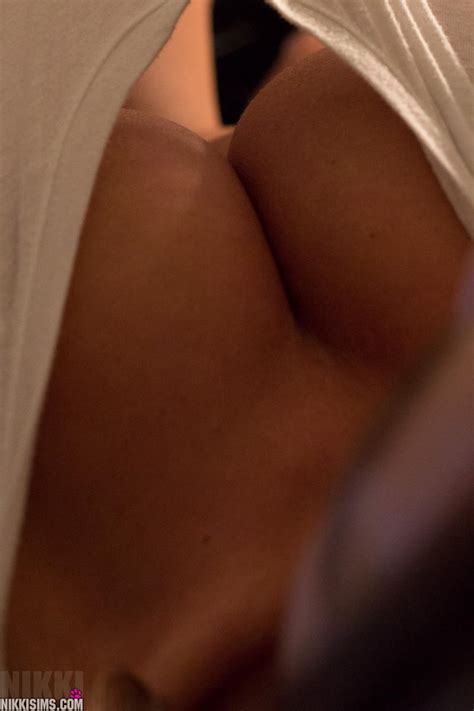 Busty Babe Nikki Sims Gets Groped In Bed Porn Pictures XXX Photos Sex Images 3596717 PICTOA
