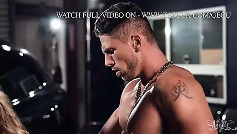 Jade Venus Is Meeting Her Mother In Law For The First Time And Her Pussy At The Same Time