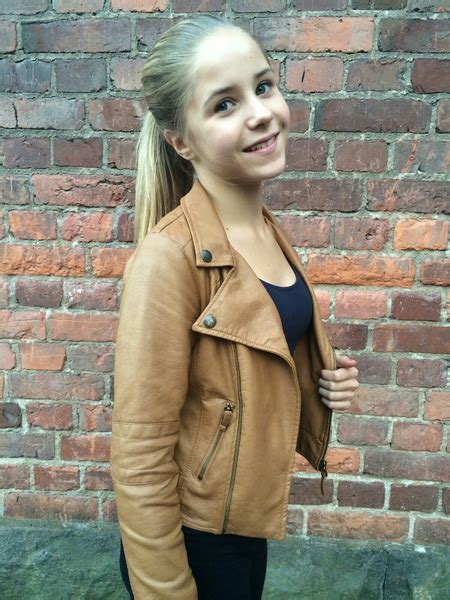 Hot Sexy Saana Boelius Bikini Pics