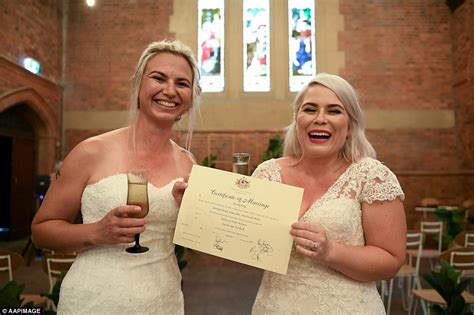 Australian Same Sex Couples Marry In Midnight Ceremonies Daily Mail Online