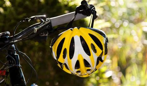 Bike Helmet MIPS Or Not? Full Guide With Pros, Cons & More - Cycle About Town