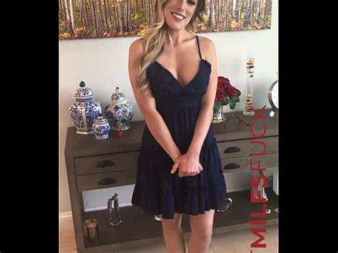 Super Hot Blonde MILF Shows Her Tits And Ass And Pussy Before Her First Sex On Camera XNXX