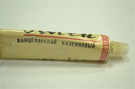 Клей канцелярский казеиновый в тюбике. Мосбытхим. 40 г. Арт.МГ 105-230