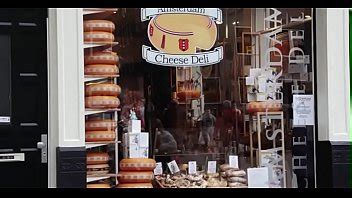 Bonita prostituta obtiene su agradable coño sin pelo lamido y chupa XVIDEOS