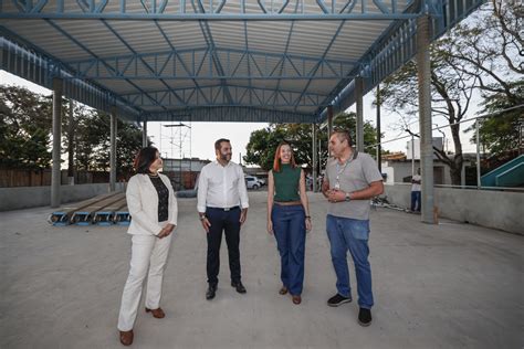 Prefeito Gustavo Martinelli acompanha obra da nova quadra na EMEB ...
