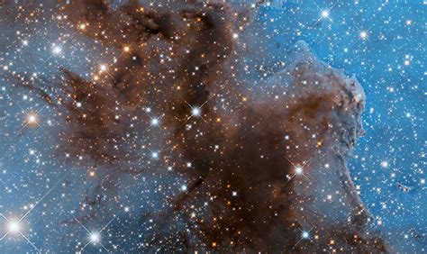 hubble space telescope zooms   carina nebula scinews