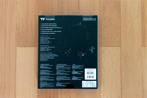 Thermaltake Isurus Pro V2 Review - The Package | TechPowerUp