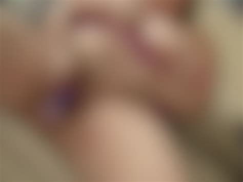 Horny Bbw With Big Boobs Fingering Her Fat Pussy on the Couch Vidéos Porno Gratuites YouPorn