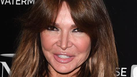 Super Vagina Lizzie Cundy liebt ihre verjüngte Scheide