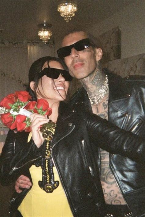 Kourtney kardashian paid tribute to travis barker with her latest
