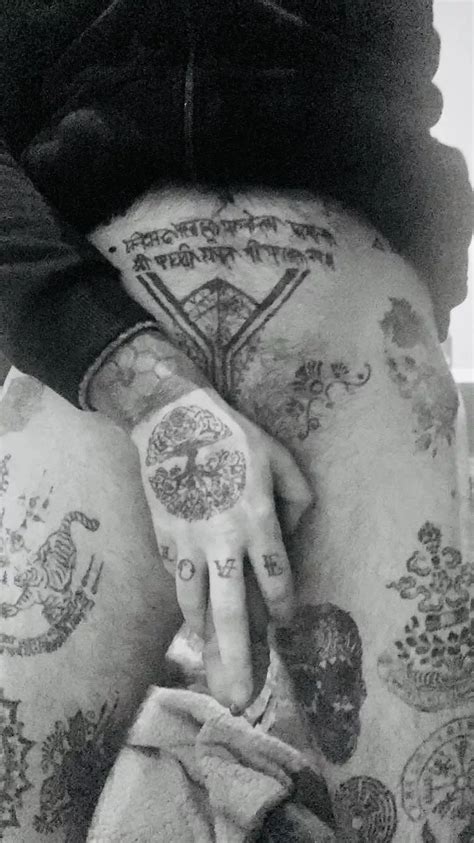 Anyone Want A Tattoo Tour Nudes Hotguyswithtattoos NUDE PICS ORG