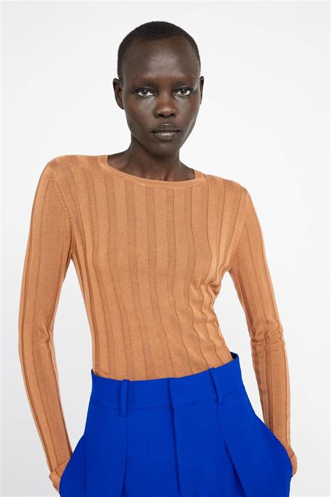 El minimalismo cromático ha invadido Zara con estas 21 prendas nude tan sofisticadas