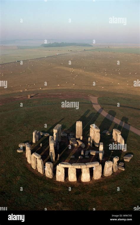 Stonehenge aerial hi-res stock photography and images - Alamy