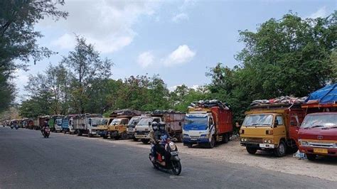 Nginap Demi Buang Sampah Ke Tpa Suwung Denpasar Sopir Truk Swakelola