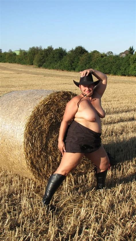 Posing In The Cornfield Nude Pics XHamster